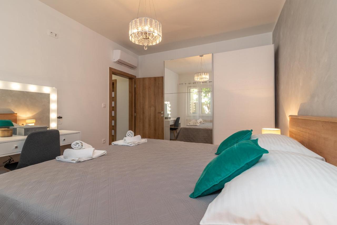 Apartments Villa Magdalena Trogir Exteriör bild